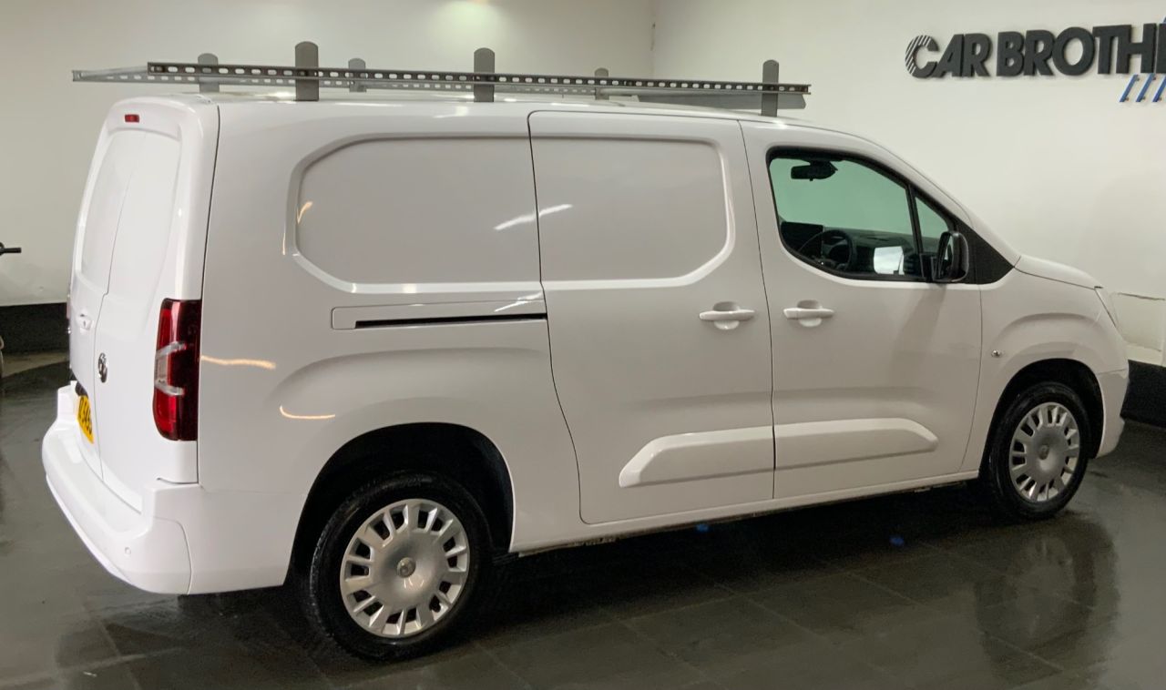 2023 VAUXHALL COMBO 1.5 Turbo D 2300 Pro Panel Van 6dr Diesel Manual L2 H1 Euro 6 (s/s) (100 ps - vehicle photo 9 for sale on PureCar