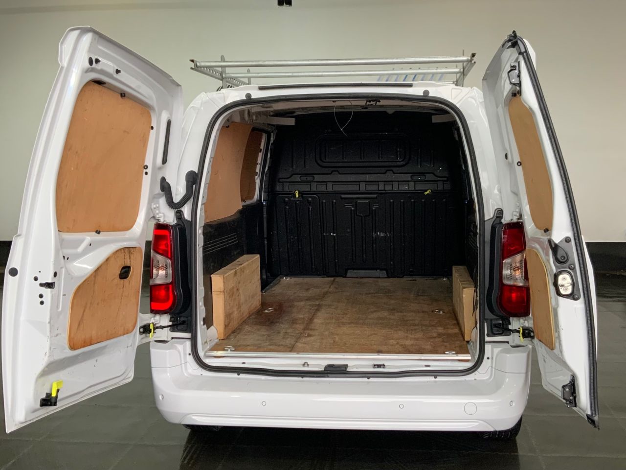 2023 VAUXHALL COMBO 1.5 Turbo D 2300 Pro Panel Van 6dr Diesel Manual L2 H1 Euro 6 (s/s) (100 ps - vehicle photo 11 for sale on PureCar
