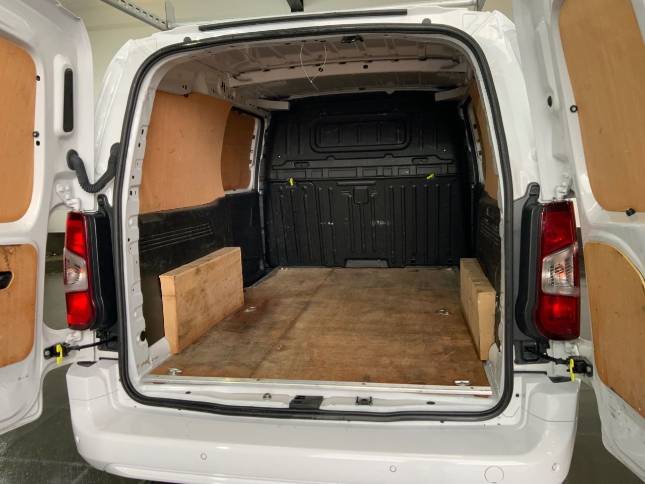 2023 VAUXHALL COMBO 1.5 Turbo D 2300 Pro Panel Van 6dr Diesel Manual L2 H1 Euro 6 (s/s) (100 ps - vehicle photo 12 for sale on PureCar