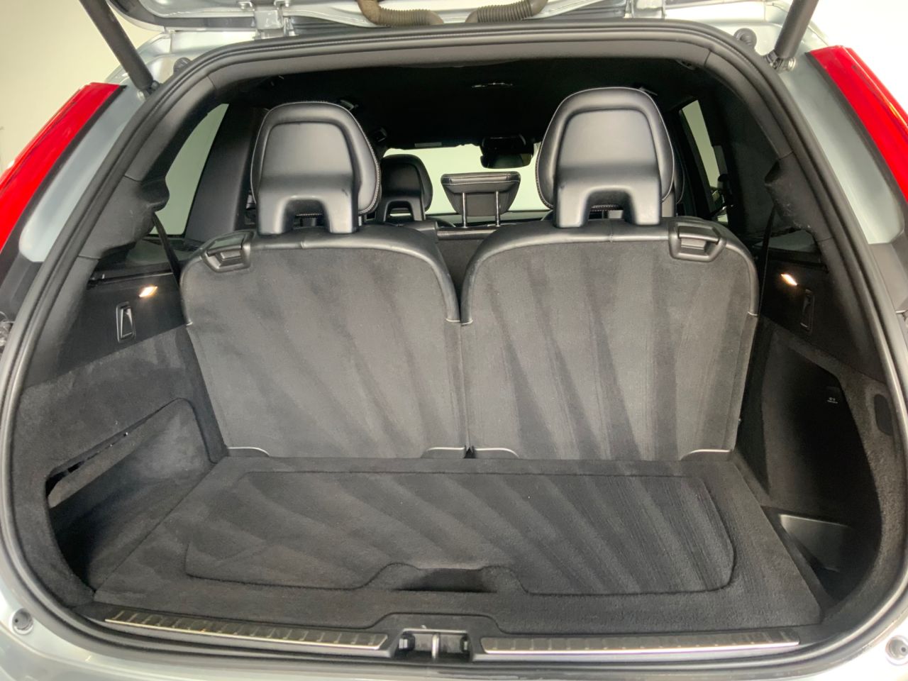 2017 VOLVO XC90 2.0 D5 PowerPulse R-Design SUV 5dr Diesel Auto 4WD Euro 6 (s/s) (235 ps) - vehicle photo 11 for sale on PureCar