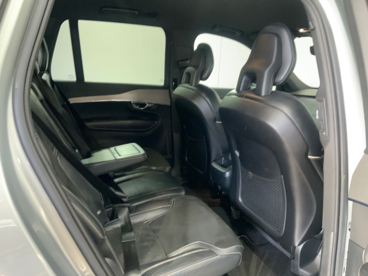 2017 VOLVO XC90 2.0 D5 PowerPulse R-Design SUV 5dr Diesel Auto 4WD Euro 6 (s/s) (235 ps) - vehicle photo 16 for sale on PureCar