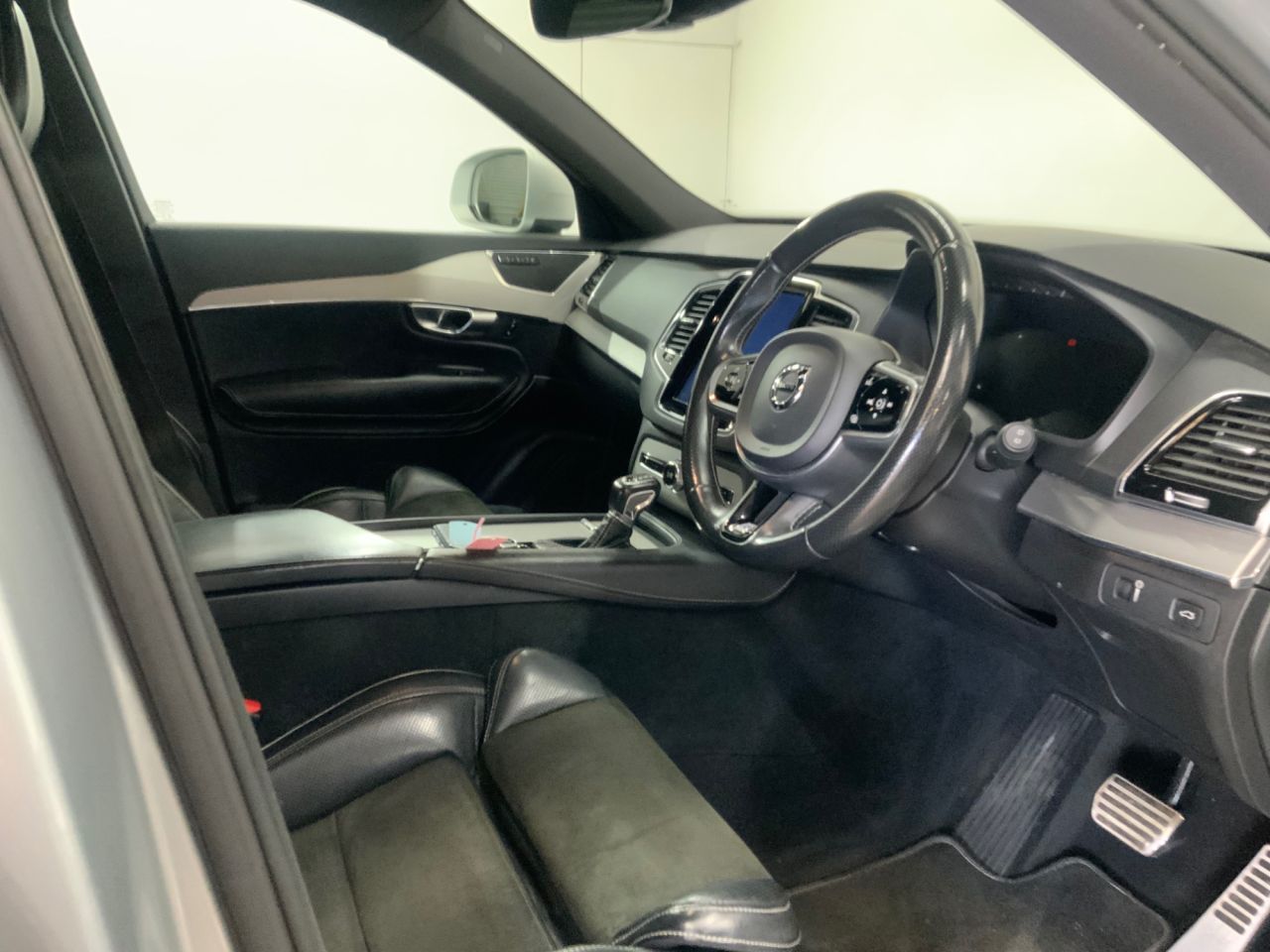 2017 VOLVO XC90 2.0 D5 PowerPulse R-Design SUV 5dr Diesel Auto 4WD Euro 6 (s/s) (235 ps) - vehicle photo 19 for sale on PureCar