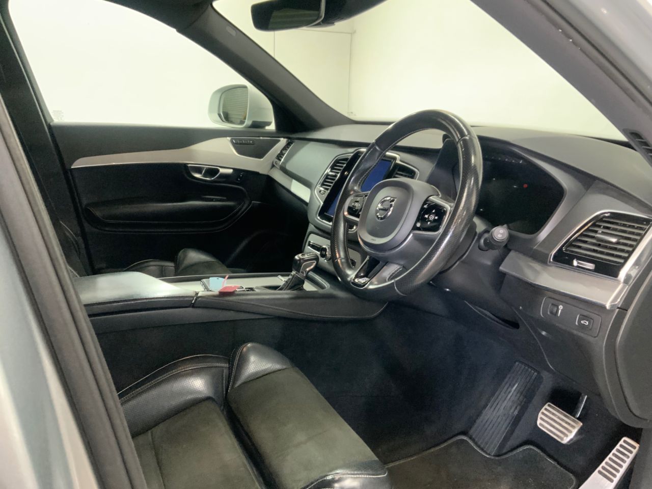 2017 VOLVO XC90 2.0 D5 PowerPulse R-Design SUV 5dr Diesel Auto 4WD Euro 6 (s/s) (235 ps) - vehicle photo 20 for sale on PureCar
