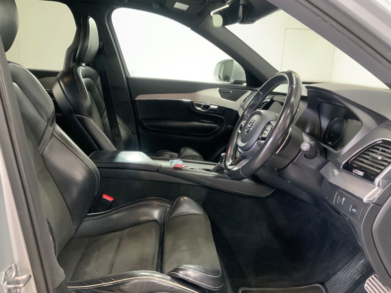 2017 VOLVO XC90 2.0 D5 PowerPulse R-Design SUV 5dr Diesel Auto 4WD Euro 6 (s/s) (235 ps) - vehicle photo 23 for sale on PureCar