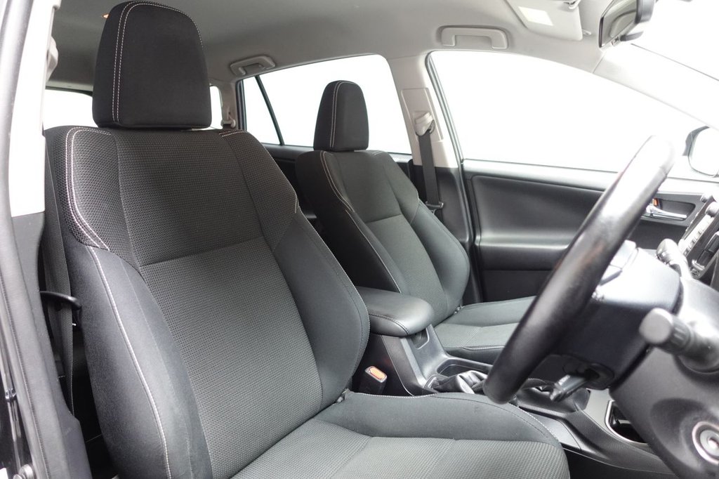 2016 Toyota RAV4 — image 3