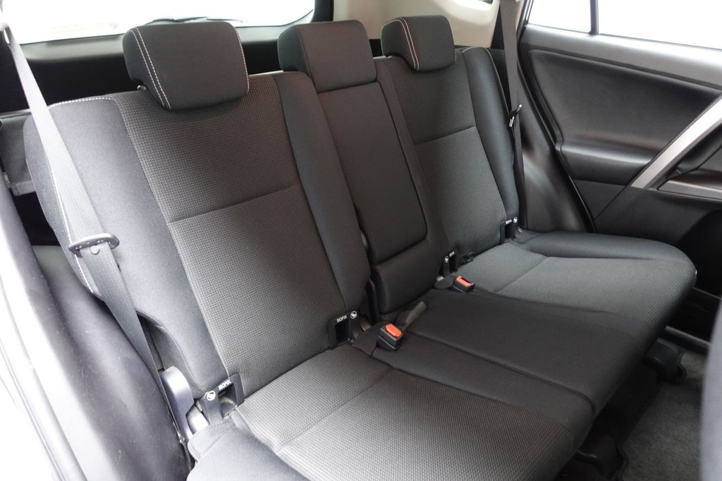 2016 Toyota RAV4 — image 9
