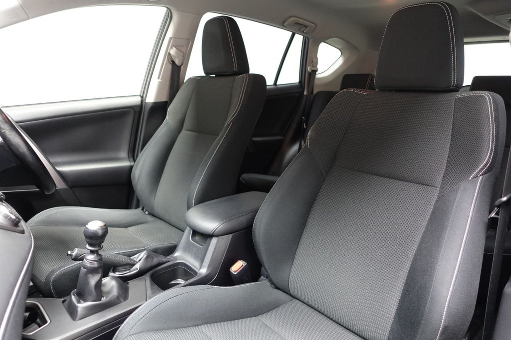 2016 Toyota RAV4 — image 8