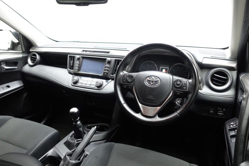 2016 Toyota RAV4 — image 7