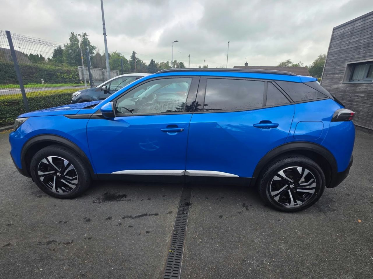 2022 PEUGEOT 1.2 PureTech Allure Premium SUV 5dr Petrol Manual Euro 6 (s/s) (100 ps) - vehicle photo 4 for sale on PureCar