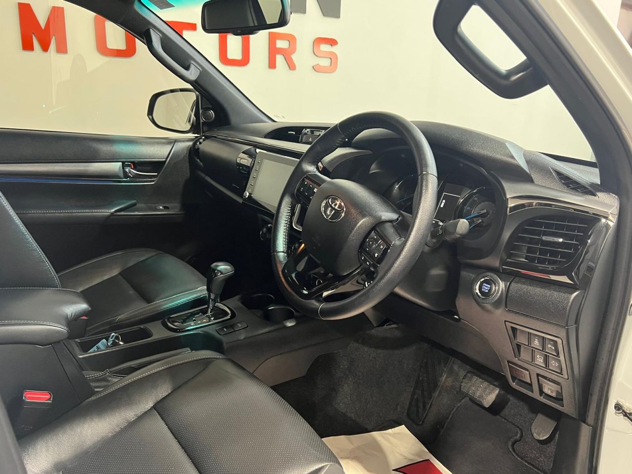 2023 TOYOTA HILUX 2.8 D-4D Invincible X Pickup Double Cab 4dr Diesel Auto 4WD Euro 6 (s/s) (2 - vehicle photo 6 for sale on PureCar
