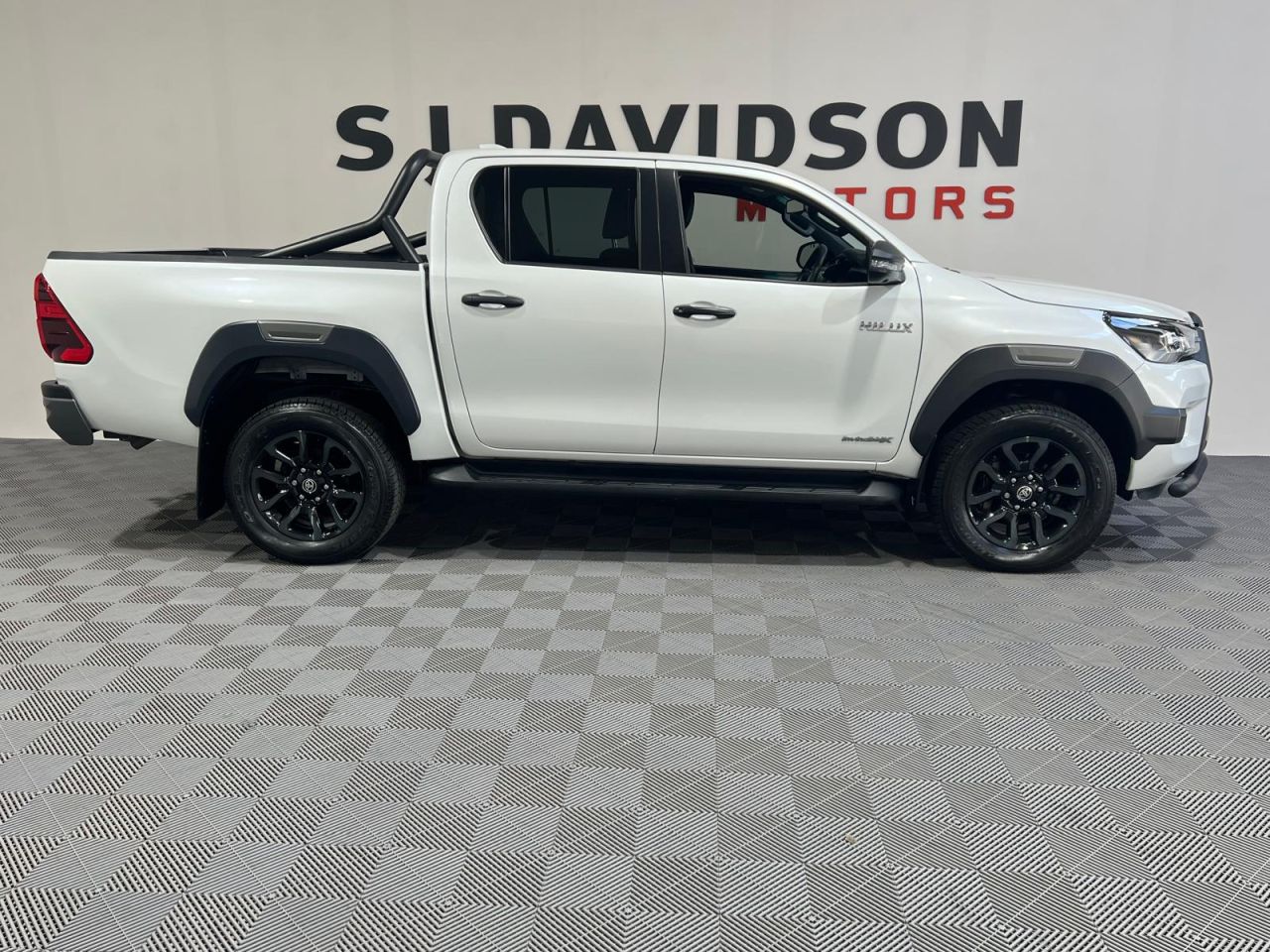 2023 TOYOTA HILUX 2.8 D-4D Invincible X Pickup Double Cab 4dr Diesel Auto 4WD Euro 6 (s/s) (2 - vehicle photo 7 for sale on PureCar