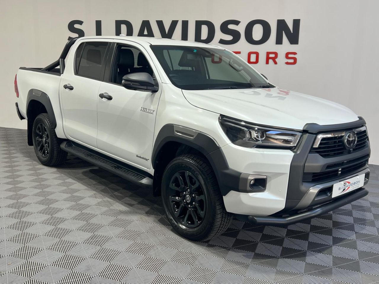 TOYOTA HILUX 2023