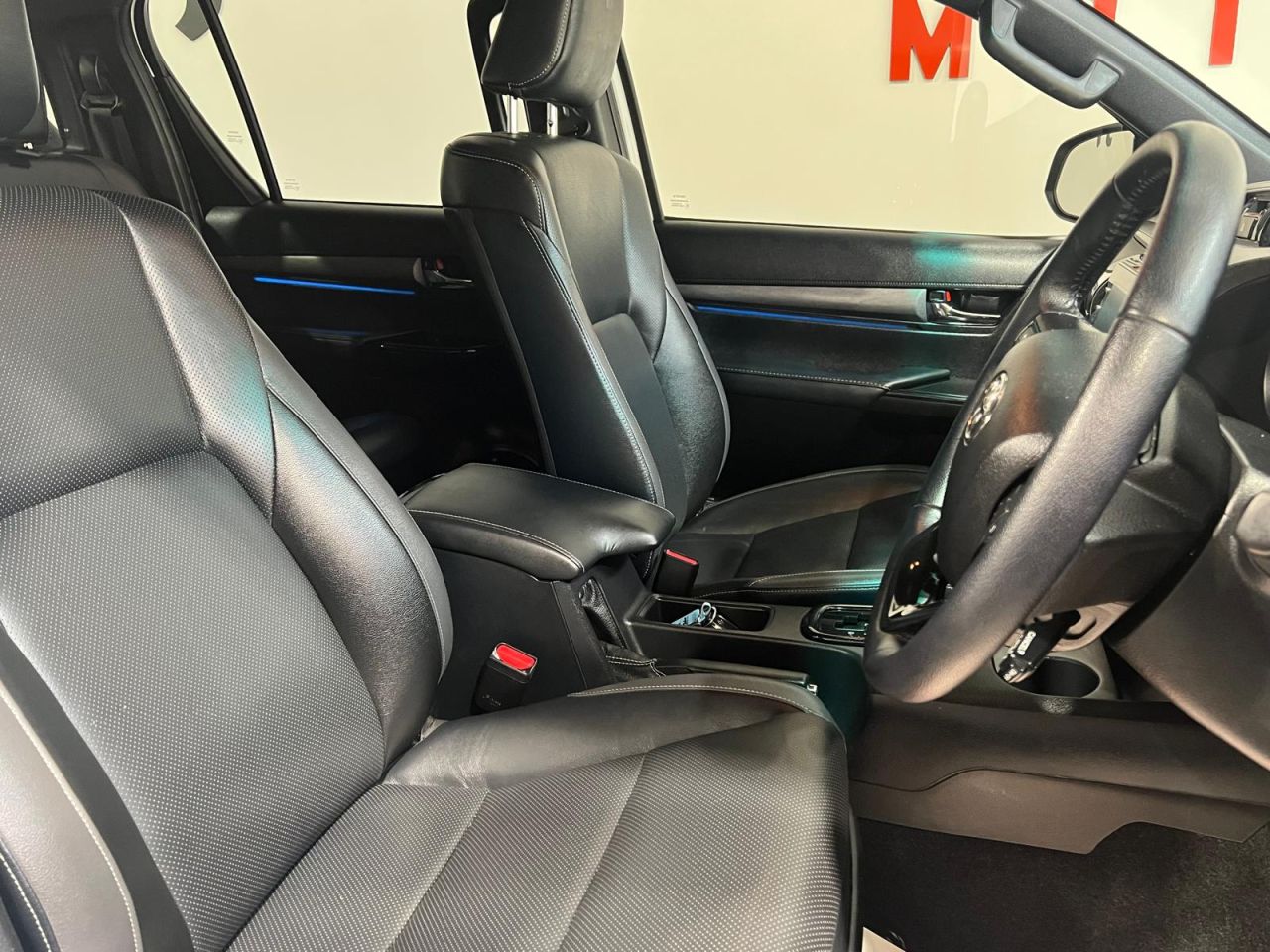 2023 TOYOTA HILUX 2.8 D-4D Invincible X Pickup Double Cab 4dr Diesel Auto 4WD Euro 6 (s/s) (2 - vehicle photo 12 for sale on PureCar