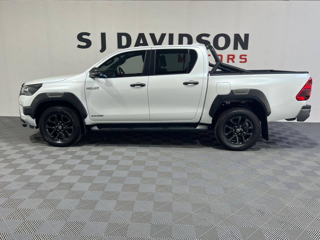 2023 TOYOTA HILUX 2.8 D-4D Invincible X Pickup Double Cab 4dr Diesel Auto 4WD Euro 6 (s/s) (2 - vehicle photo 11 for sale on PureCar