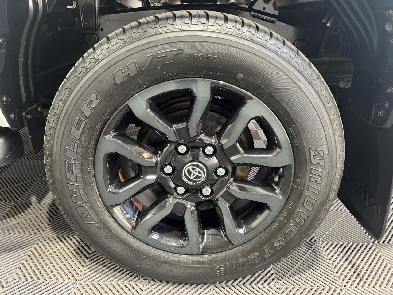 2023 TOYOTA HILUX 2.8 D-4D Invincible X Pickup Double Cab 4dr Diesel Auto 4WD Euro 6 (s/s) (2 - vehicle photo 15 for sale on PureCar