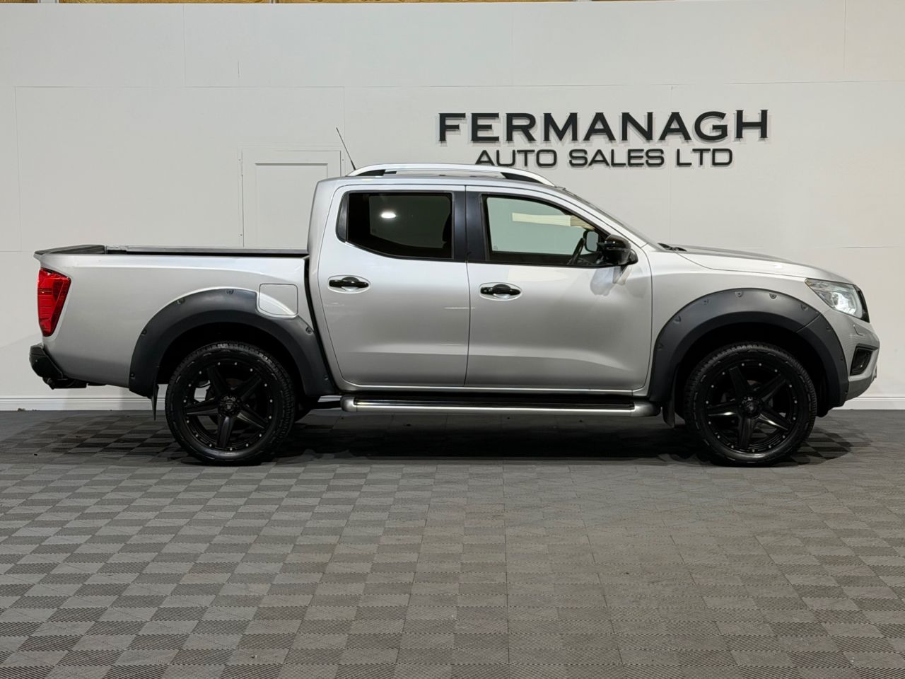 2017 NISSAN NAVARA 2.3 dCi Tekna Pickup Double Cab 4dr Diesel Manual 4WD Euro 6 (s/s) (190 ps) - vehicle photo 2 for sale on PureCar