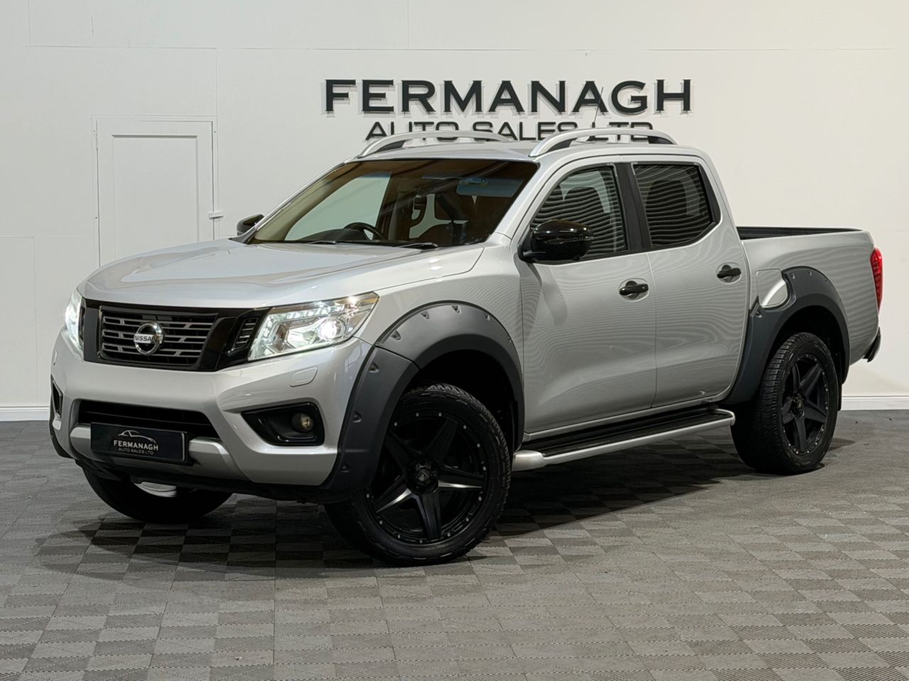 2017 NISSAN NAVARA 2.3 dCi Tekna Pickup Double Cab 4dr Diesel Manual 4WD Euro 6 (s/s) (190 ps) - vehicle photo 4 for sale on PureCar