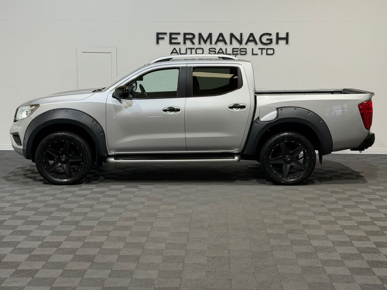 2017 NISSAN NAVARA 2.3 dCi Tekna Pickup Double Cab 4dr Diesel Manual 4WD Euro 6 (s/s) (190 ps) - vehicle photo 5 for sale on PureCar