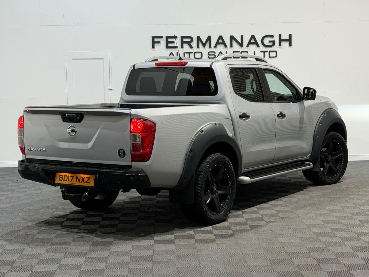2017 NISSAN NAVARA 2.3 dCi Tekna Pickup Double Cab 4dr Diesel Manual 4WD Euro 6 (s/s) (190 ps) - vehicle photo 6 for sale on PureCar