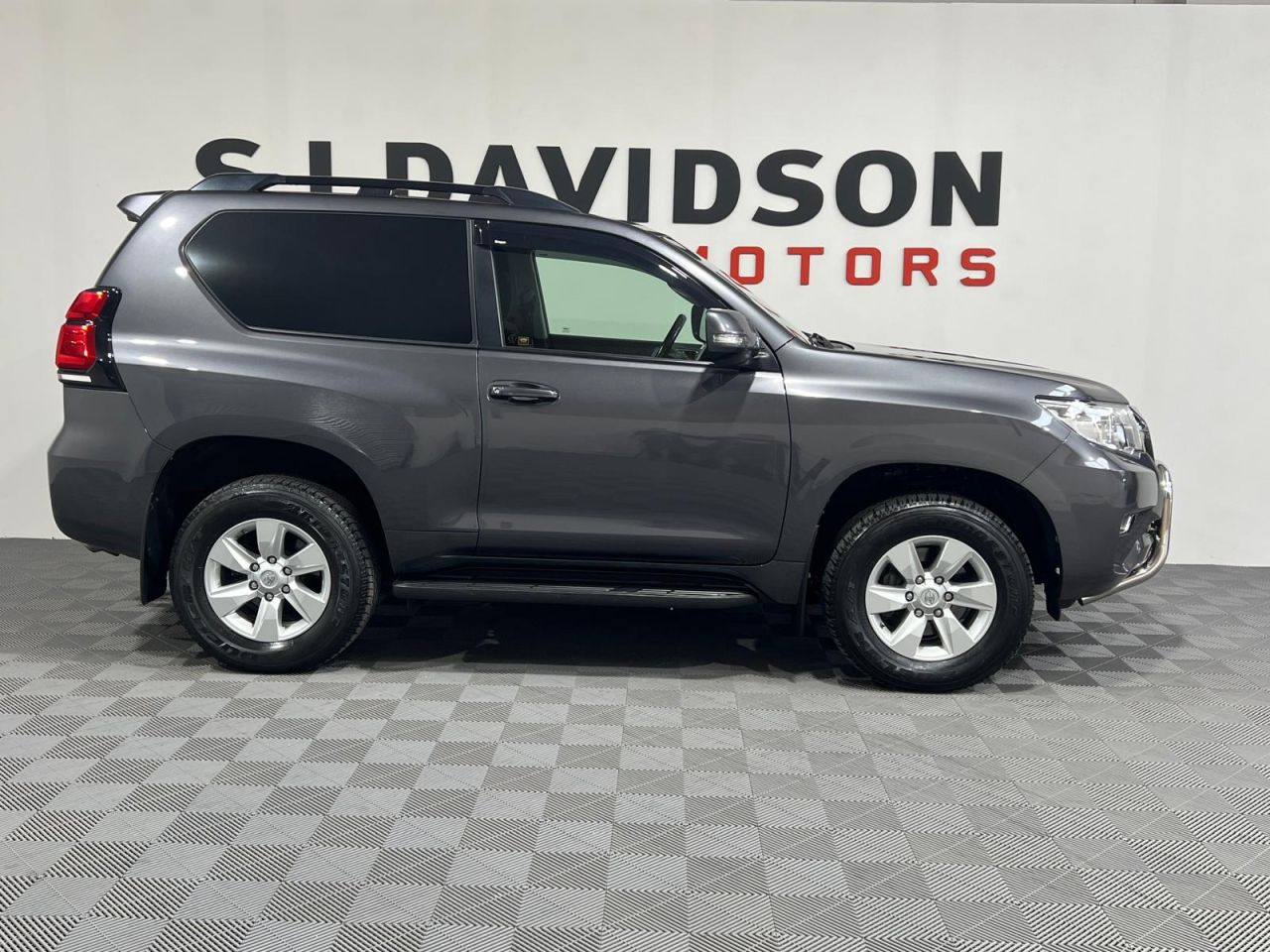 2022 TOYOTA LAND CRUISER 2.8D Active (Navi) Panel Van 3dr Diesel Auto 4WD SWB Euro 6 (s/s) (204 ps) - vehicle photo 6 for sale on PureCar