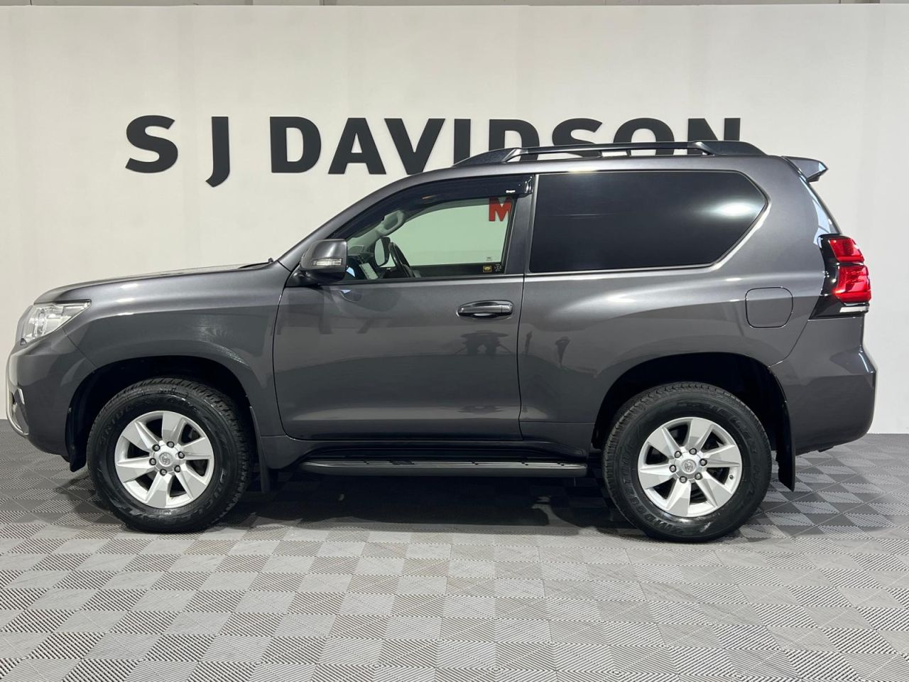 2022 TOYOTA LAND CRUISER 2.8D Active (Navi) Panel Van 3dr Diesel Auto 4WD SWB Euro 6 (s/s) (204 ps) - vehicle photo 8 for sale on PureCar