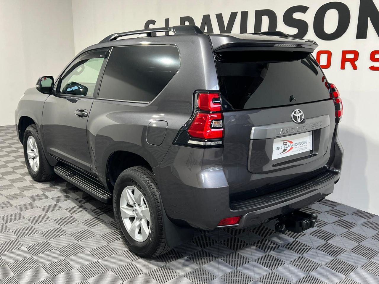 2022 TOYOTA LAND CRUISER 2.8D Active (Navi) Panel Van 3dr Diesel Auto 4WD SWB Euro 6 (s/s) (204 ps) - vehicle photo 2 for sale on PureCar