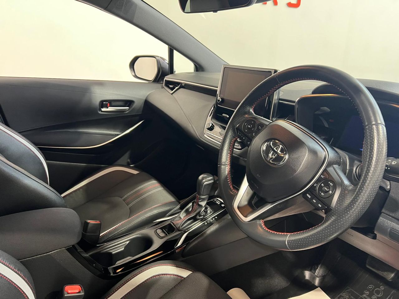 2023 TOYOTA COROLLA 1.8 VVT-h GR SPORT Hatchback 5dr Petrol Hybrid CVT Euro 6 (s/s) (140 ps) - vehicle photo 8 for sale on PureCar