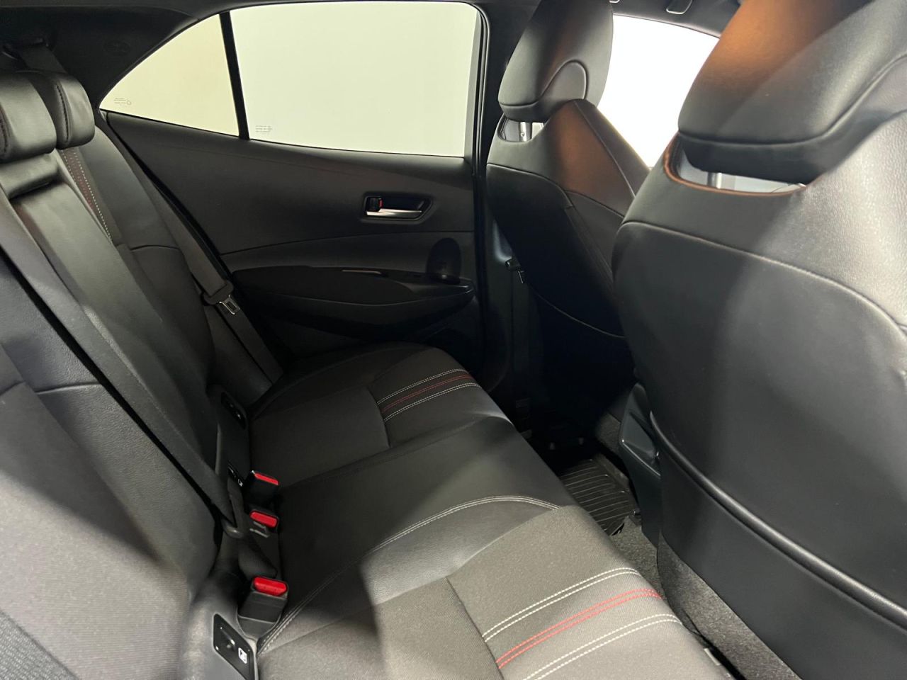 2023 TOYOTA COROLLA 1.8 VVT-h GR SPORT Hatchback 5dr Petrol Hybrid CVT Euro 6 (s/s) (140 ps) - vehicle photo 4 for sale on PureCar
