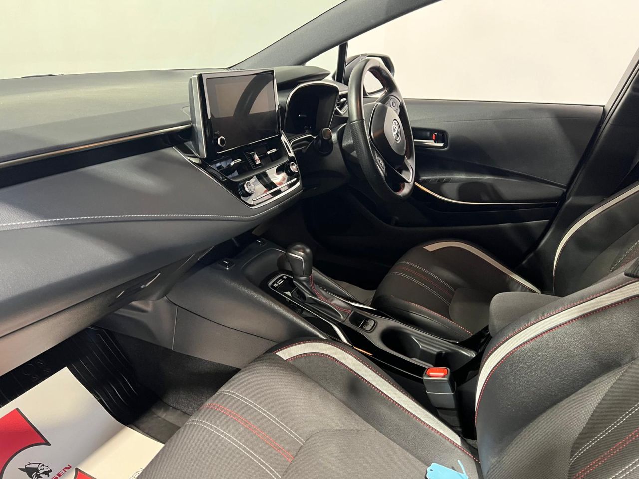 2023 TOYOTA COROLLA 1.8 VVT-h GR SPORT Hatchback 5dr Petrol Hybrid CVT Euro 6 (s/s) (140 ps) - vehicle photo 3 for sale on PureCar