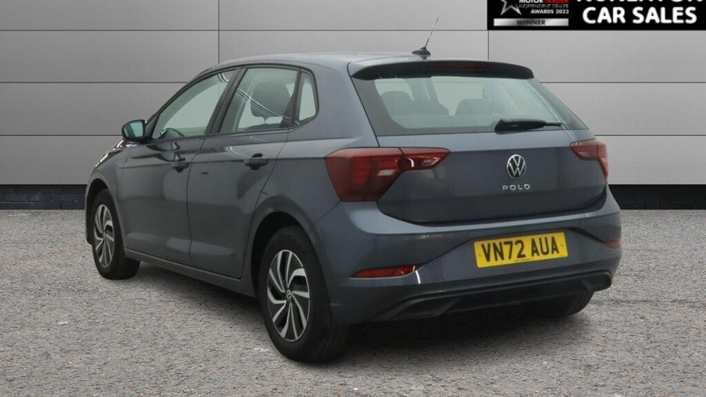 2022 Volkswagen Polo — image 2