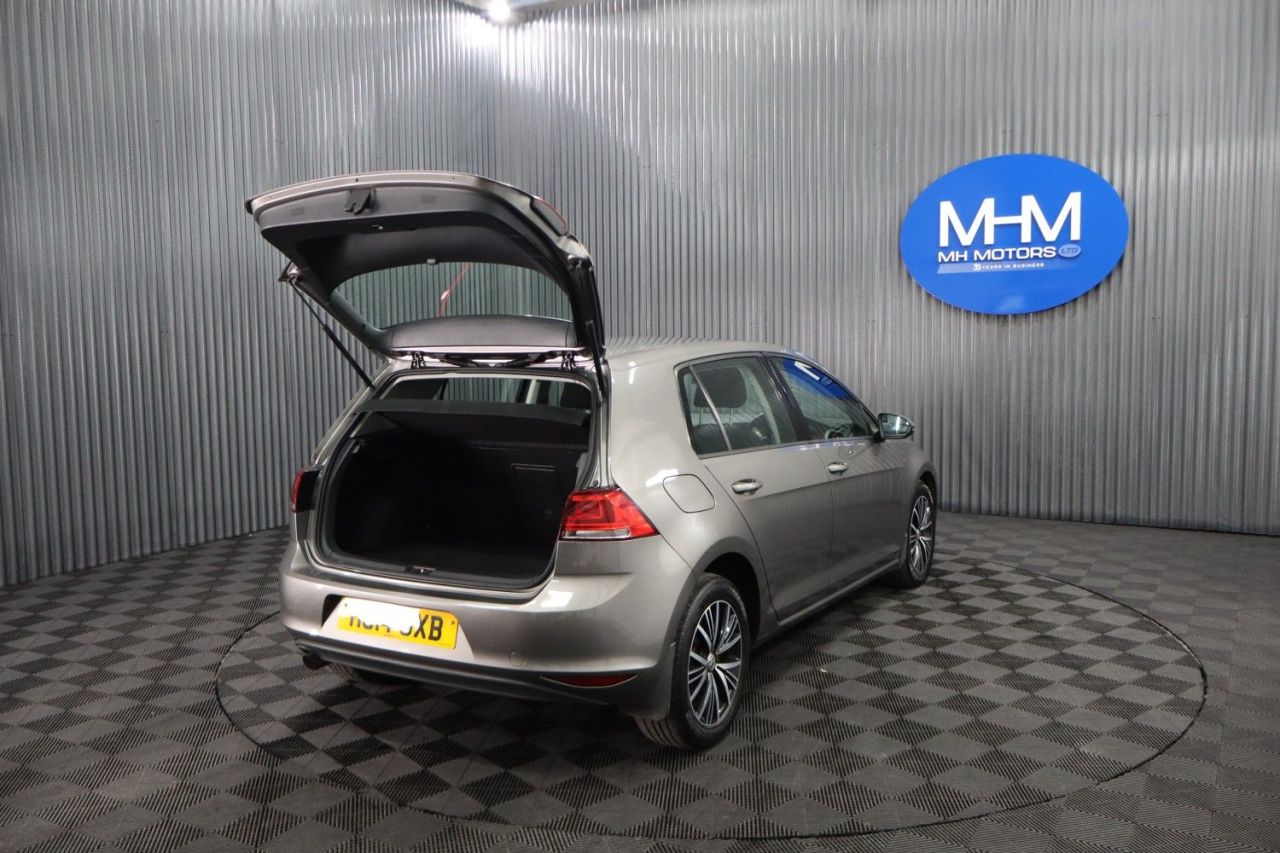 2014 VOLKSWAGEN GOLF 1.6 TDI BlueMotion Tech SE Hatchback 5dr Diesel Manual Euro 5 (s/s) (105 ps - vehicle photo 24 for sale on PureCar
