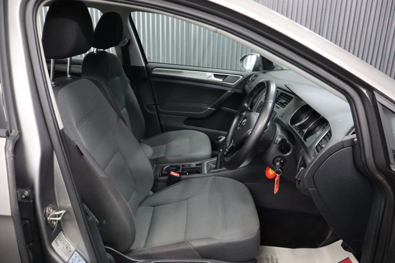 2014 VOLKSWAGEN GOLF 1.6 TDI BlueMotion Tech SE Hatchback 5dr Diesel Manual Euro 5 (s/s) (105 ps - vehicle photo 28 for sale on PureCar