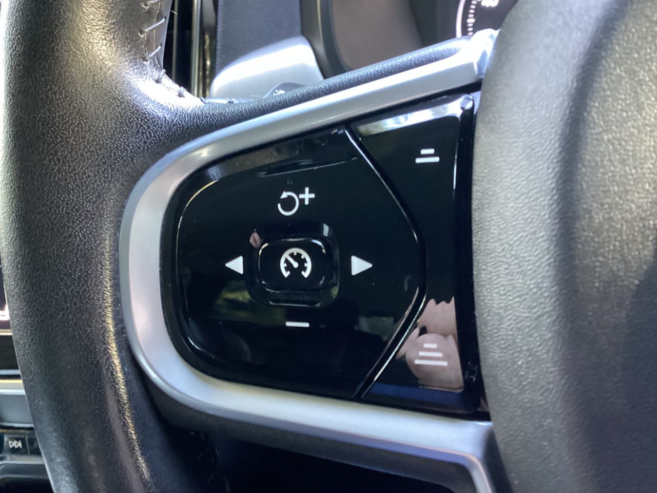 2019 VOLVO V90 2.0 T4 Momentum Plus Estate 5dr Petrol Auto Euro 6 (s/s) (190 ps) - vehicle photo 22 for sale on PureCar