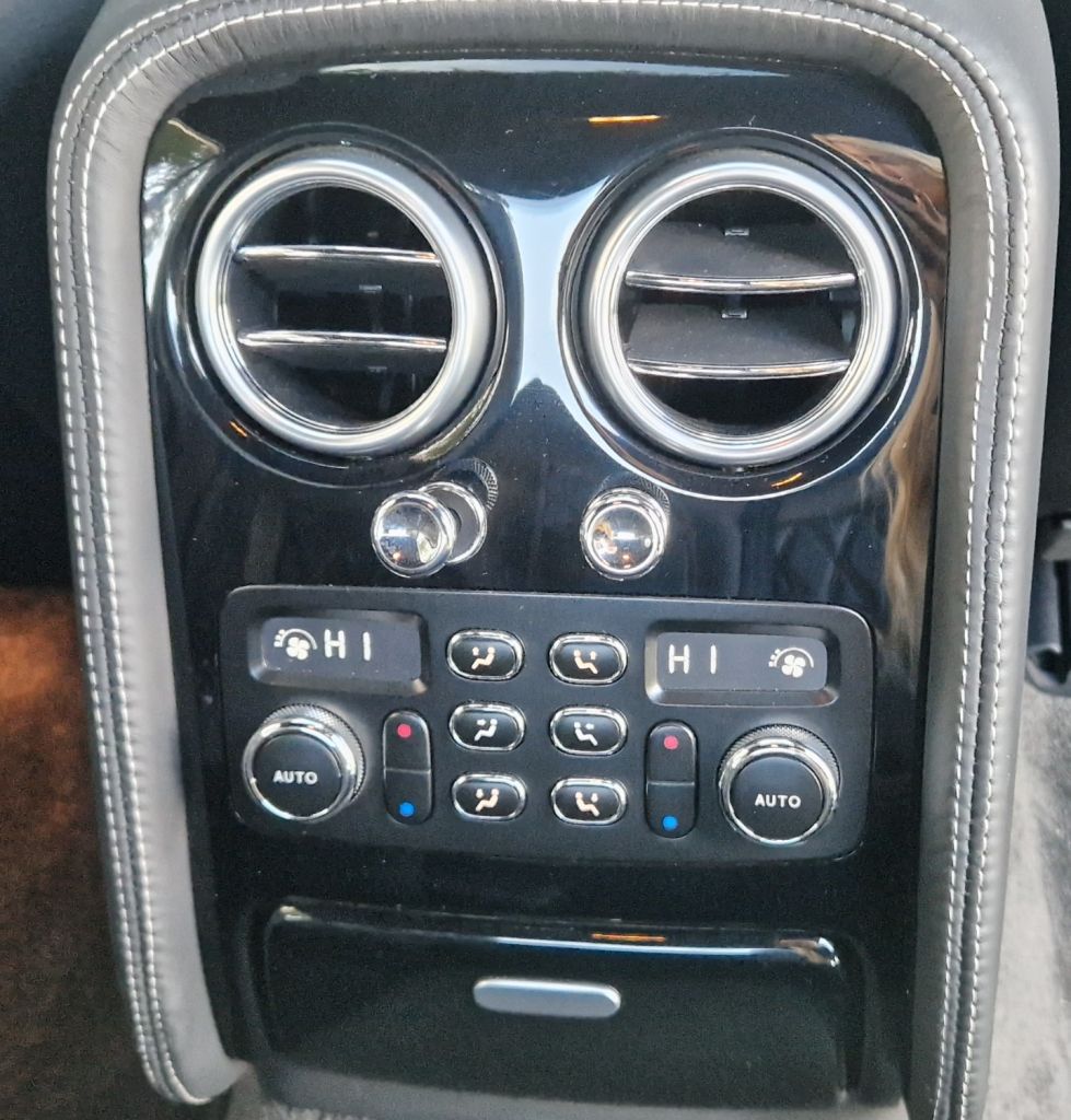 2009 BENTLEY CONTINENTAL 6.0 W12 Flying Spur Speed Saloon 4dr Petrol Auto 4WD Euro 4 (610 ps) - vehicle photo 24 for sale on PureCar