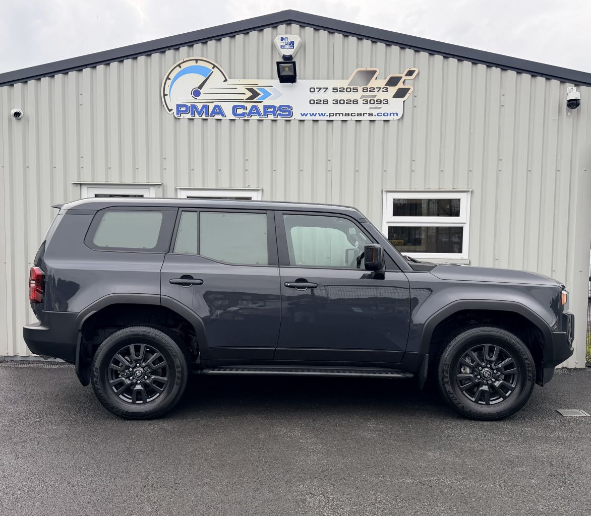 2025 TOYOTA LAND CRUISER 2.8D Panel Van 5dr Diesel Auto 4WD LWB Euro 6 (s/s) (204 ps) - vehicle photo 3 for sale on PureCar