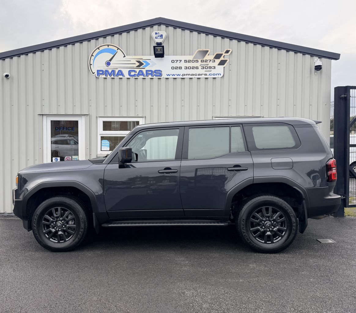 2025 TOYOTA LAND CRUISER 2.8D Panel Van 5dr Diesel Auto 4WD LWB Euro 6 (s/s) (204 ps) - vehicle photo 6 for sale on PureCar