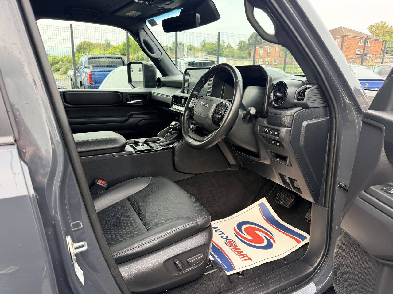 2025 TOYOTA LAND CRUISER 2.8D Panel Van 5dr Diesel Auto 4WD LWB Euro 6 (s/s) (204 ps) - vehicle photo 8 for sale on PureCar