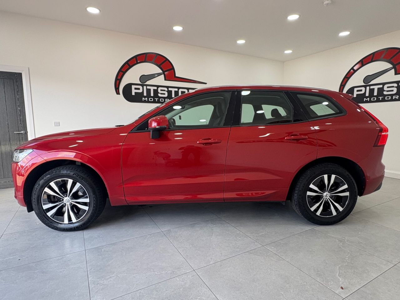 2019 VOLVO XC60 2.0 D4 Momentum SUV 5dr Diesel Auto Euro 6 (s/s) (190 ps) - vehicle photo 5 for sale on PureCar