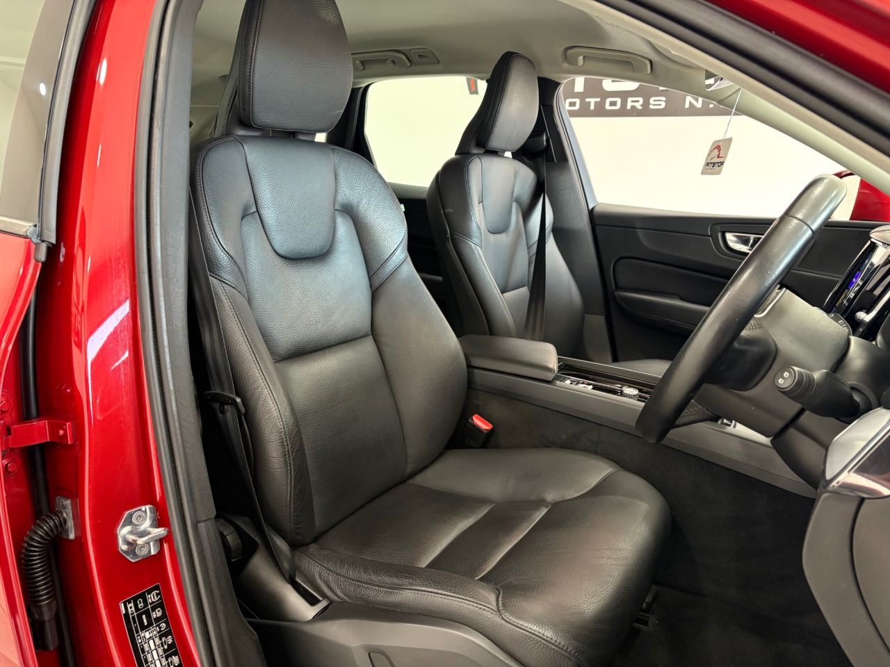 2019 VOLVO XC60 2.0 D4 Momentum SUV 5dr Diesel Auto Euro 6 (s/s) (190 ps) - vehicle photo 25 for sale on PureCar