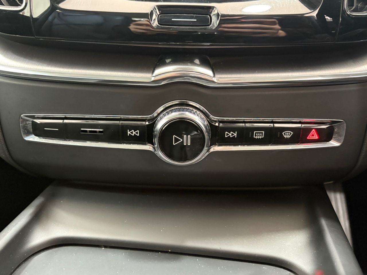 2019 VOLVO XC60 2.0 D4 Momentum SUV 5dr Diesel Auto Euro 6 (s/s) (190 ps) - vehicle photo 42 for sale on PureCar
