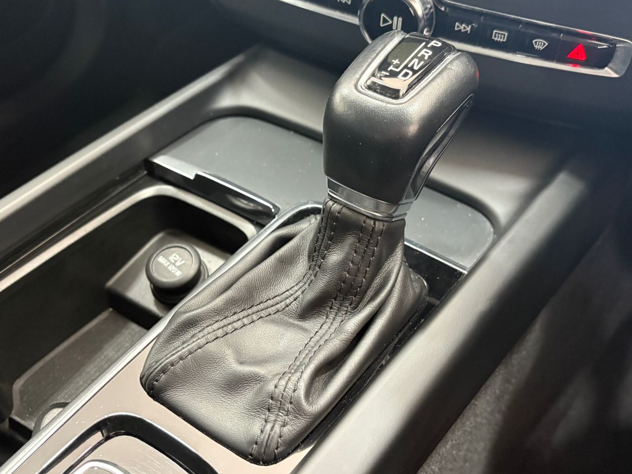 2019 VOLVO XC60 2.0 D4 Momentum SUV 5dr Diesel Auto Euro 6 (s/s) (190 ps) - vehicle photo 44 for sale on PureCar