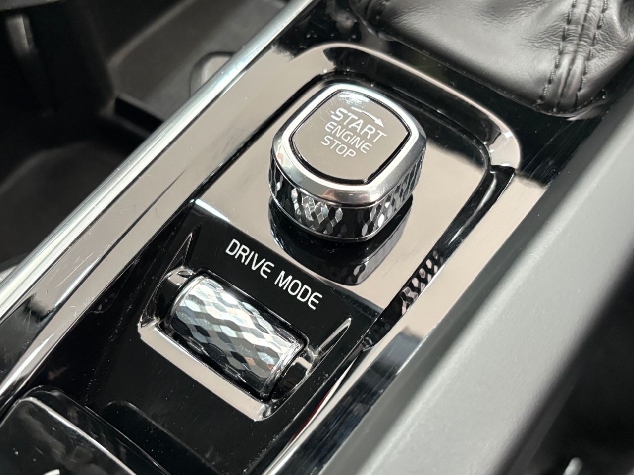 2019 VOLVO XC60 2.0 D4 Momentum SUV 5dr Diesel Auto Euro 6 (s/s) (190 ps) - vehicle photo 45 for sale on PureCar