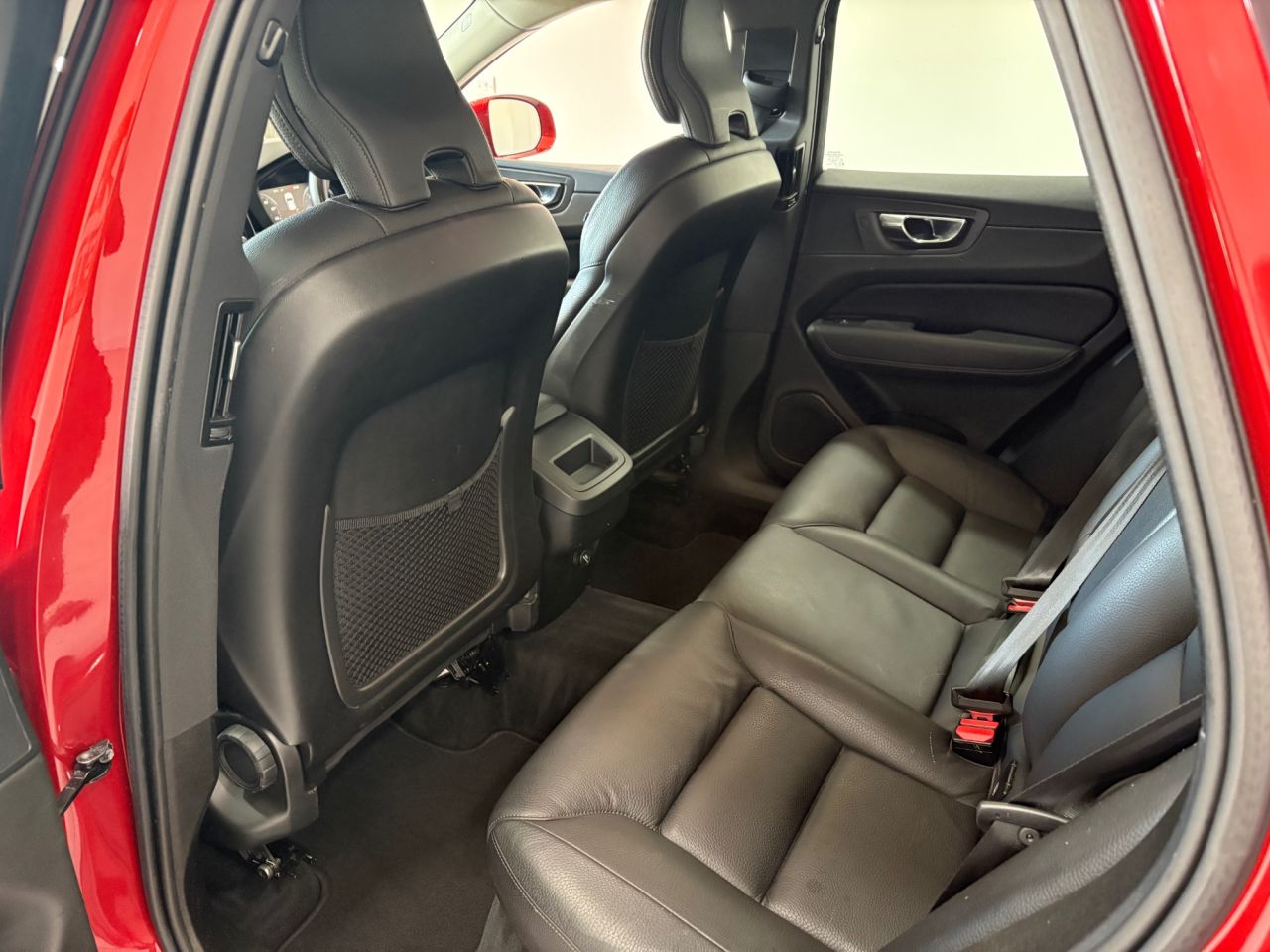 2019 VOLVO XC60 2.0 D4 Momentum SUV 5dr Diesel Auto Euro 6 (s/s) (190 ps) - vehicle photo 48 for sale on PureCar