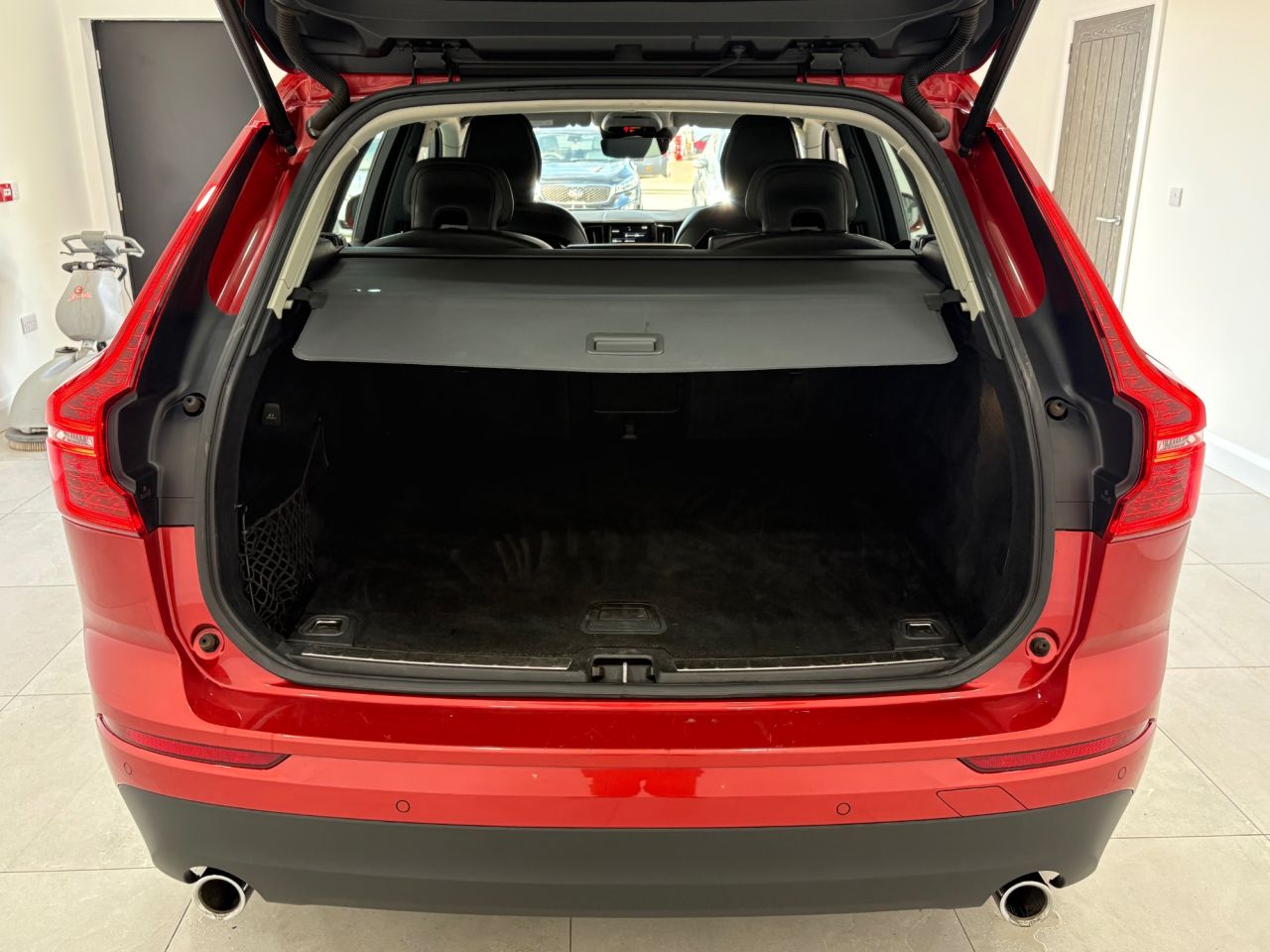2019 VOLVO XC60 2.0 D4 Momentum SUV 5dr Diesel Auto Euro 6 (s/s) (190 ps) - vehicle photo 49 for sale on PureCar