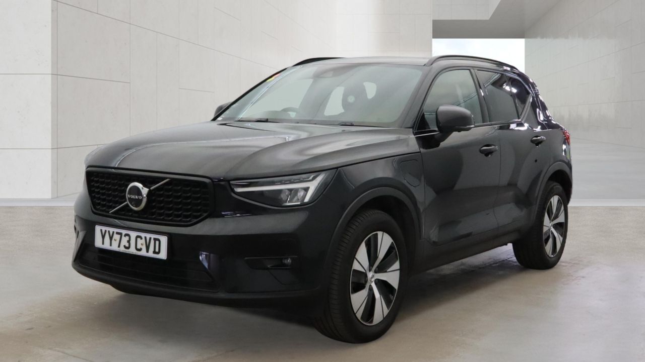 2023 VOLVO XC40