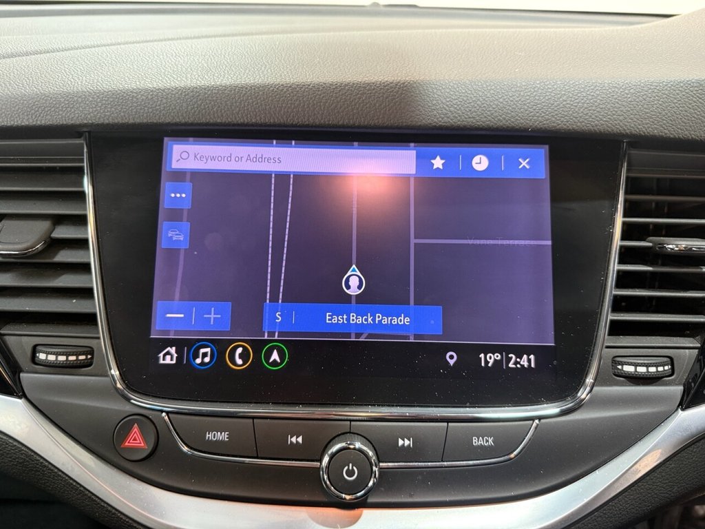 2021 Vauxhall Astra — image 8