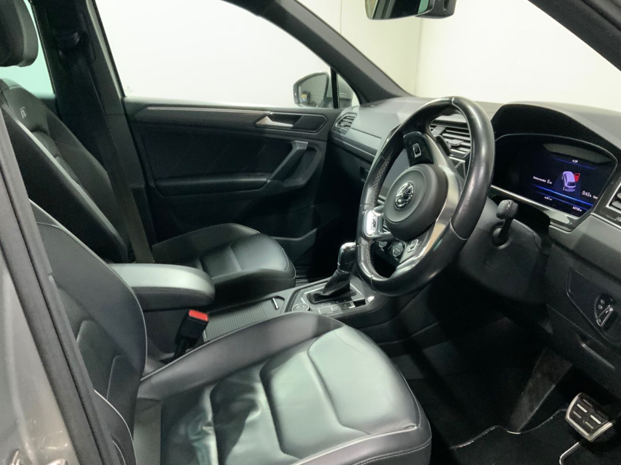 2018 VOLKSWAGEN TIGUAN 2.0 TSI R-Line SUV 5dr Petrol DSG 4Motion Euro 6 (s/s) (180 ps) - vehicle photo 12 for sale on PureCar