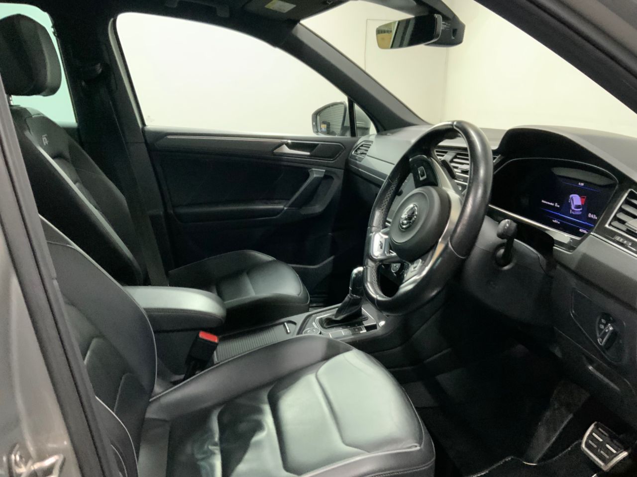 2018 VOLKSWAGEN TIGUAN 2.0 TSI R-Line SUV 5dr Petrol DSG 4Motion Euro 6 (s/s) (180 ps) - vehicle photo 13 for sale on PureCar