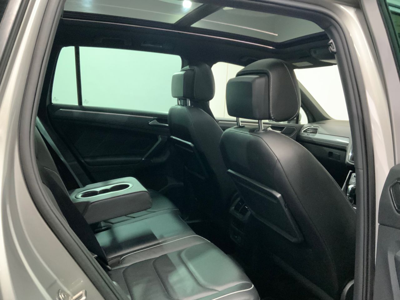 2018 VOLKSWAGEN TIGUAN 2.0 TSI R-Line SUV 5dr Petrol DSG 4Motion Euro 6 (s/s) (180 ps) - vehicle photo 20 for sale on PureCar