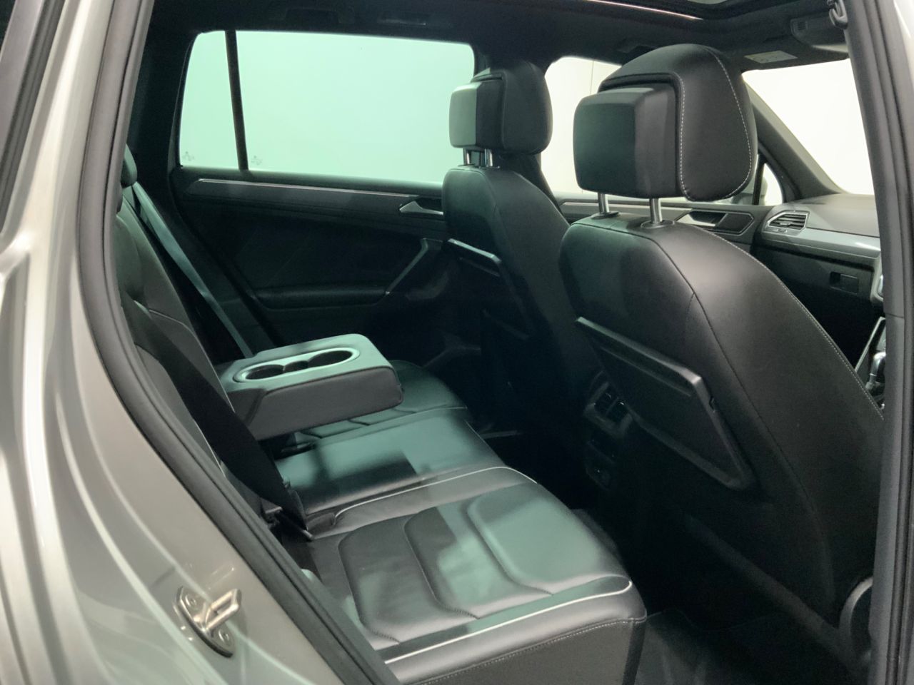2018 VOLKSWAGEN TIGUAN 2.0 TSI R-Line SUV 5dr Petrol DSG 4Motion Euro 6 (s/s) (180 ps) - vehicle photo 22 for sale on PureCar
